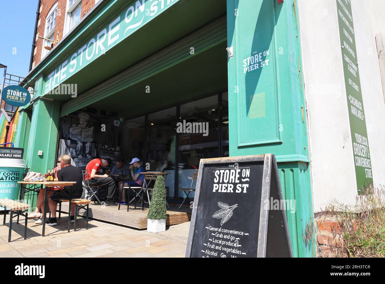 Humber Street im Herzen von Hull's Fruit Market, mit einer Mischung aus Kunst, Kultur, Cafés, Bars, Restaurants und unabhängigen Geschäften, in East Yorkshire, Großbritannien Stockfoto