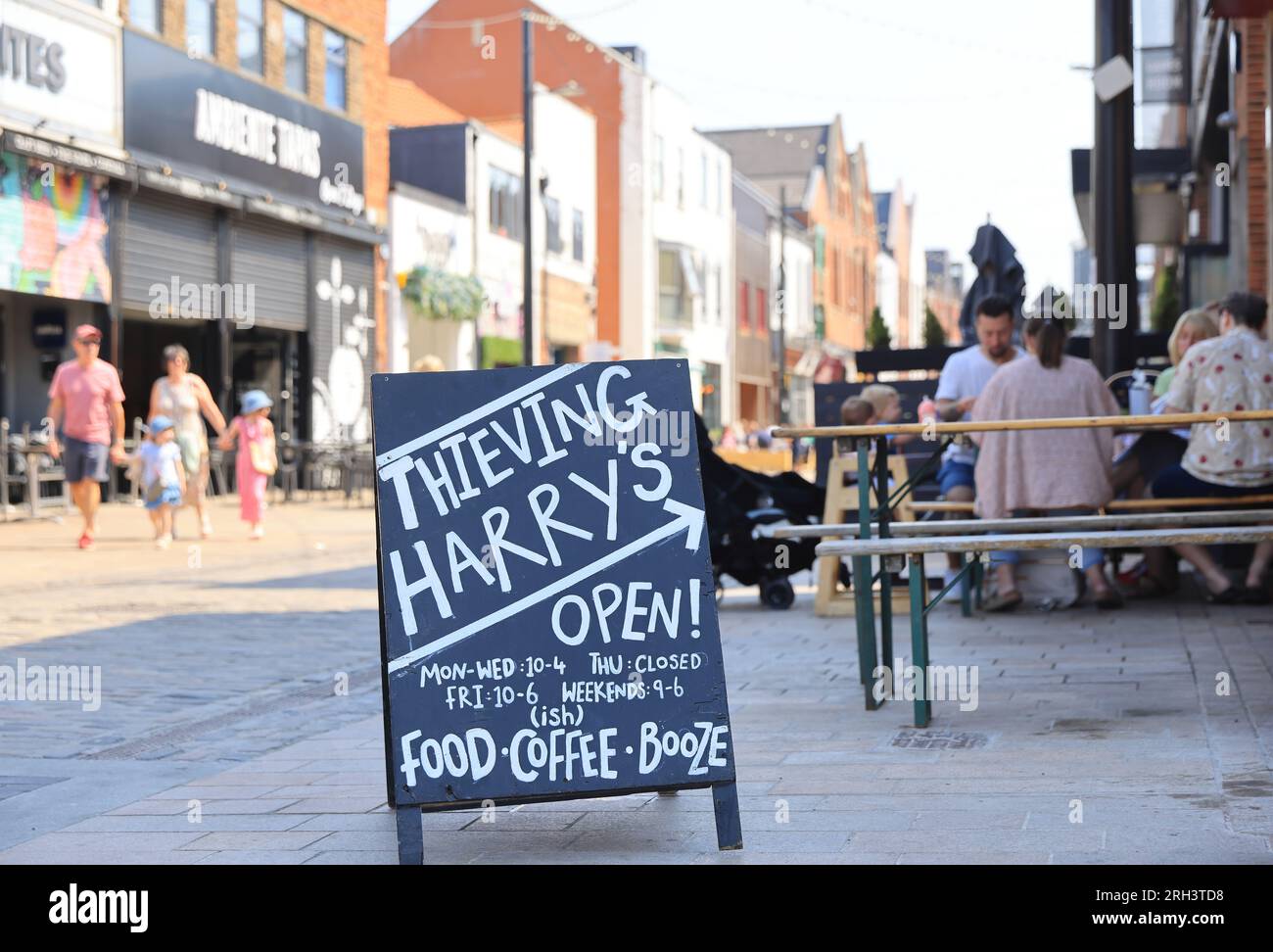 Humber Street im Herzen von Hull's Fruit Market, mit einer Mischung aus