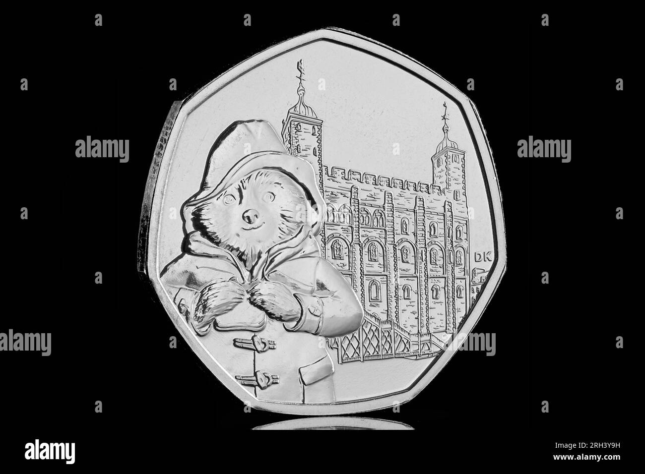 Paddington Bear am Tower of London 50p-Münze Stockfoto