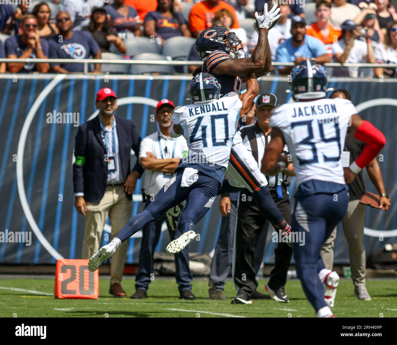 12. August 2023 - Chicago Bears Wide Receiver Daurice Fountain (82) kommt mit einem Fang während des NFL-Fußballspiels zwischen den Chicago Bears und den Tennessee Titans in Chicago, IL (Kreditbild: Gary E. Duncan SR/CSM) (Kreditbild: © Gary E Duncan SR/Cal Sport Media) Stockfoto