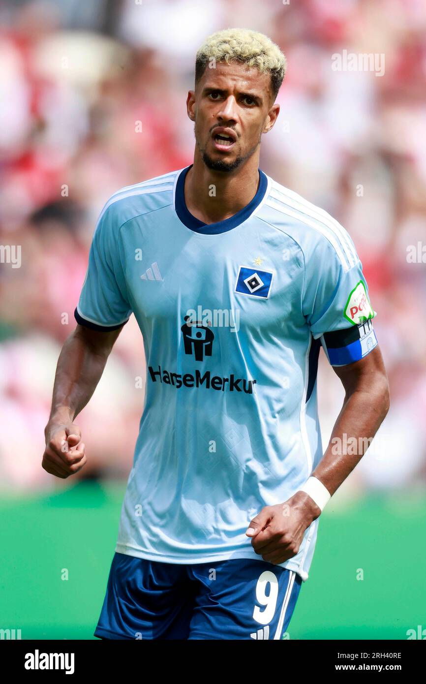 Essen, Deutschland, DFB-Pokal, 1. Runde Rot Weiss Essen-Hamburger SV 3-4 N.V. am 13.08.2023 im Stadion an der Hafenstraße in Essen Robert GLATZEL (HSV) Foto: Norbert Schmidt, Düsseldorf Stockfoto