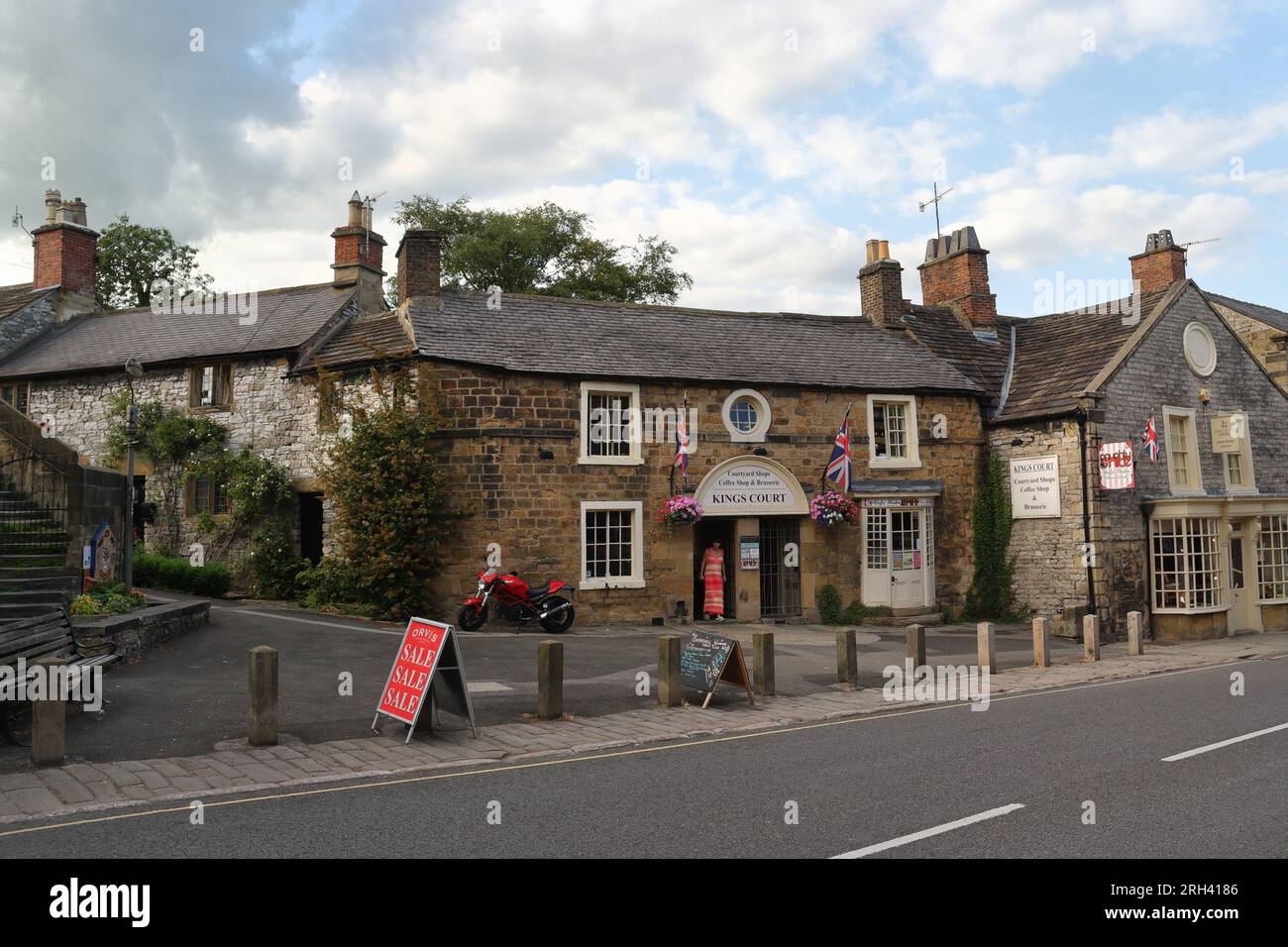 Kings Court King Street, Bakewell, Derbyshire England Großbritannien, Peak District National Park English Market Town, georgianische Gebäude, denkmalgeschütztes Gebäude Stockfoto