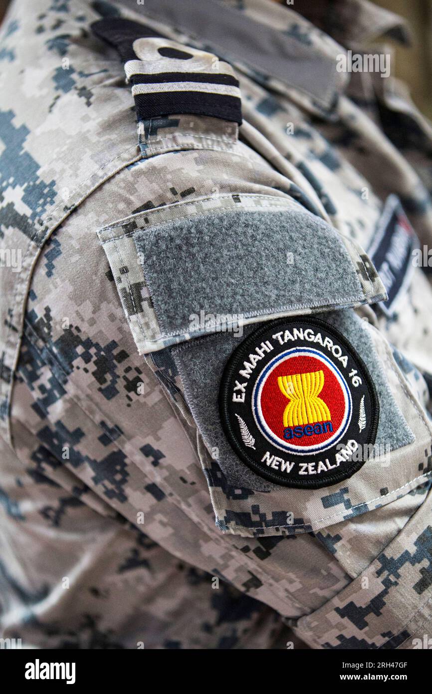 Ein Patch-Wurm der Royal New Zealand Navy auf einer Uniform-Hülle an Bord der HMNZS Canterbury während der Teilnahme an einer internationalen Maritime Übung Stockfoto
