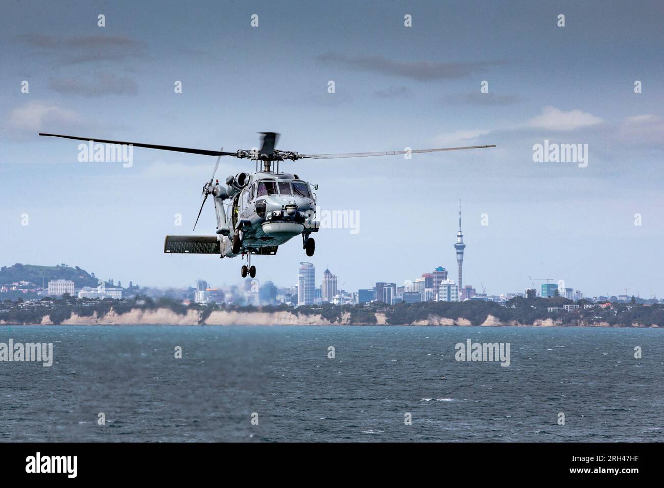Ein Seahawk-Hubschrauber an Bord der HMNZS Canterbury während der Teilnahme an einer internationalen Seefahrt-Übung im Hauraki-Golf, Auckland, Neuseeland Stockfoto