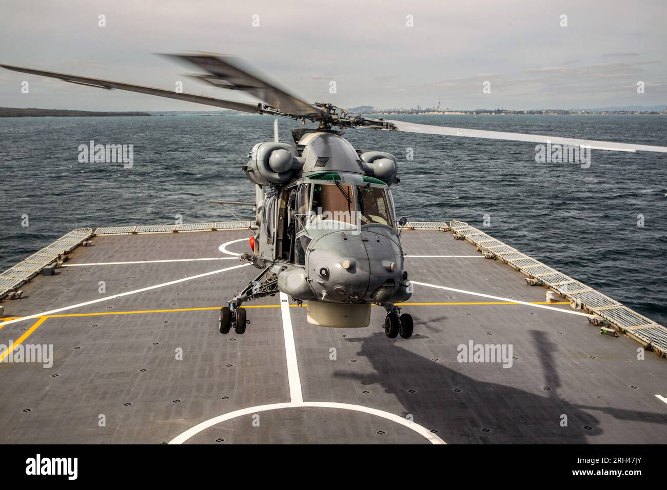 Ein Seasprite Helikopter an Bord der HMNZS Canterbury während der Teilnahme an einer internationalen Seefahrt-Übung im Hauraki-Golf, Auckland, Neuseeland Stockfoto
