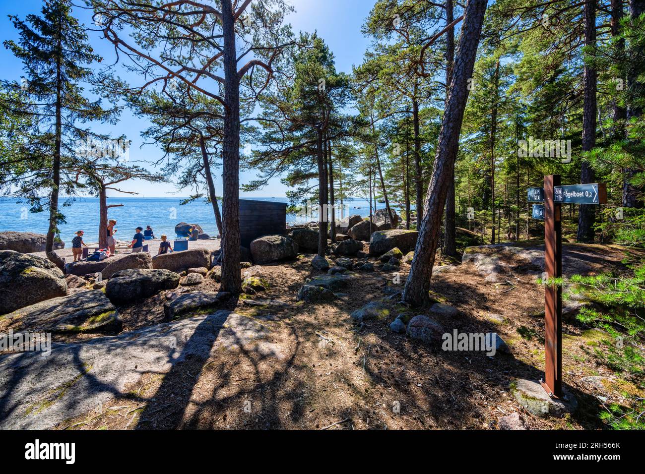 Ein sonniger Tag im Naherholungsgebiet Varlaxudden in Porvoo, Finnland Stockfoto