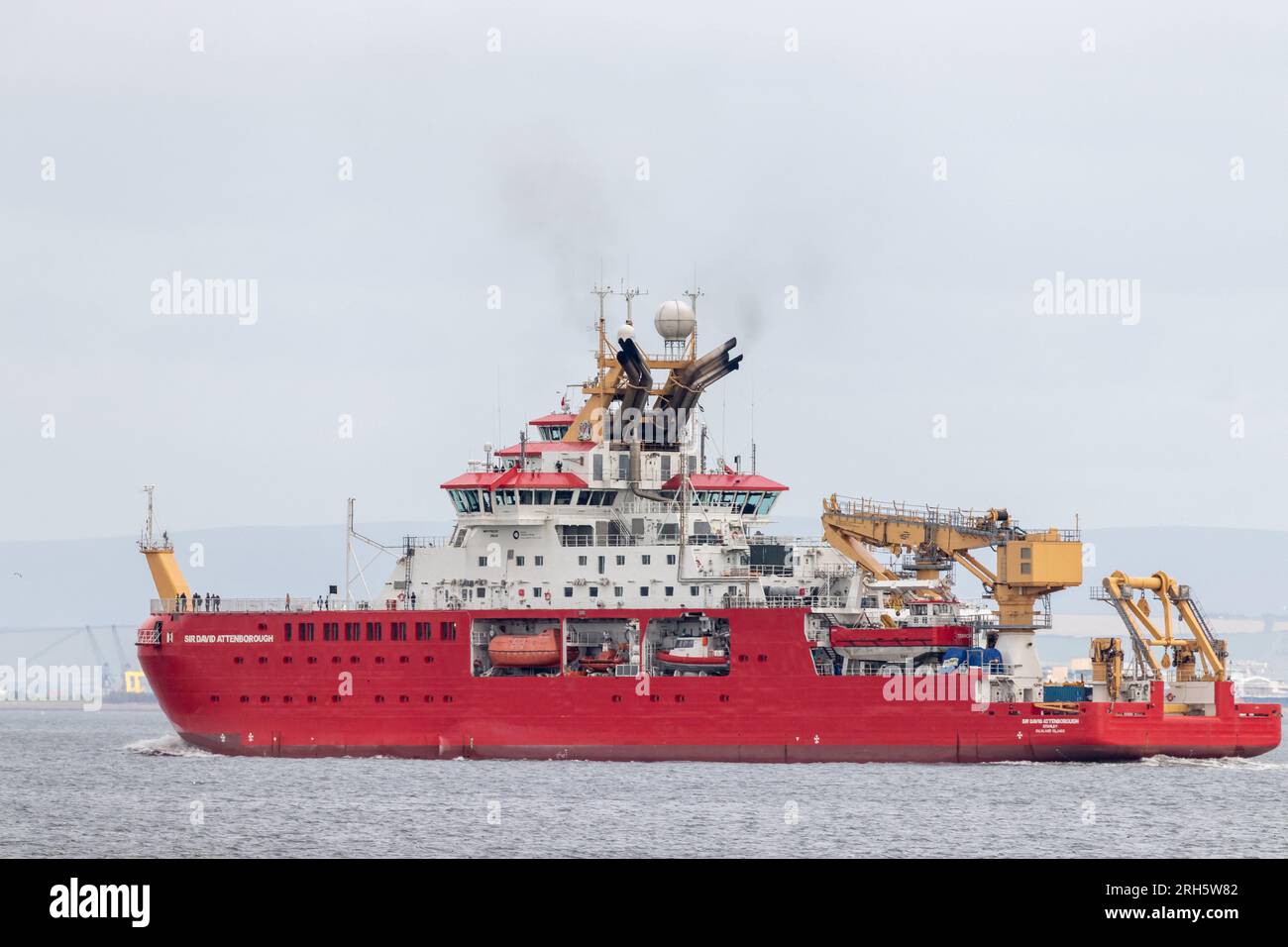 RRS Sir David Attenborough (Boaty McBoatface) Icebreaker verlässt den Hafen von Rosyth und segelt den Firth of Forth hinunter Stockfoto