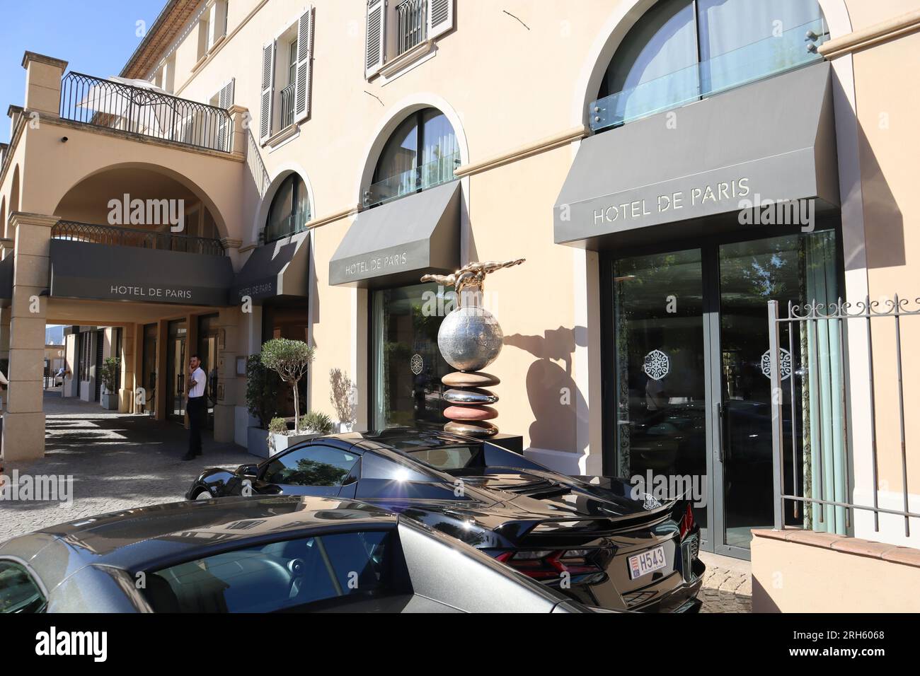 August 14 2023, Saint-Tropez, Frankreich... Das Wetter im August ist perfekt für einen Urlaub in Port de Saint-Tropez. Straße, Reisefotos, Landschaft Credit Ilona Barna BIPHOTONEWS, Alamy Live News Stockfoto