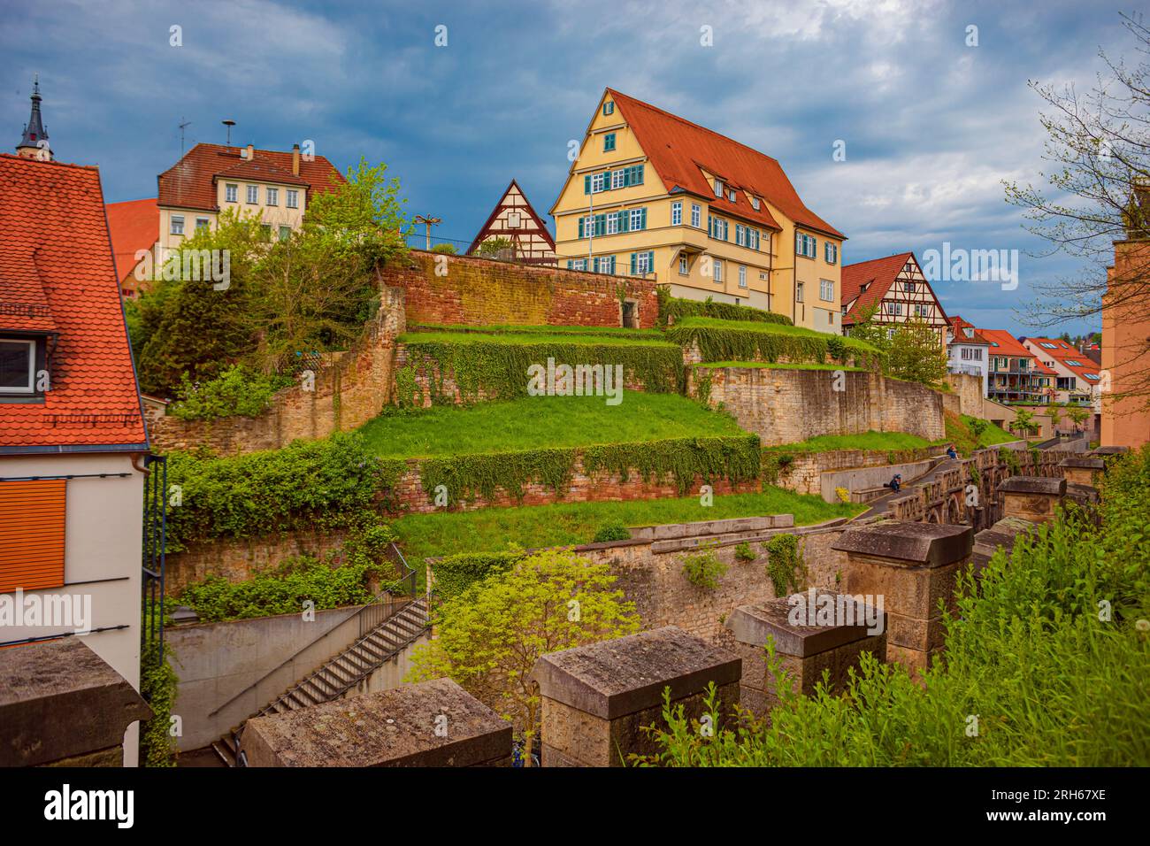 TÜBINGEN, BADEN-WÜRTTEMBERG, DEUTSCHLAND - CIRCA MAI 2023: Das Stadtbild der Stadt Tübingen, Deutschland. Stockfoto