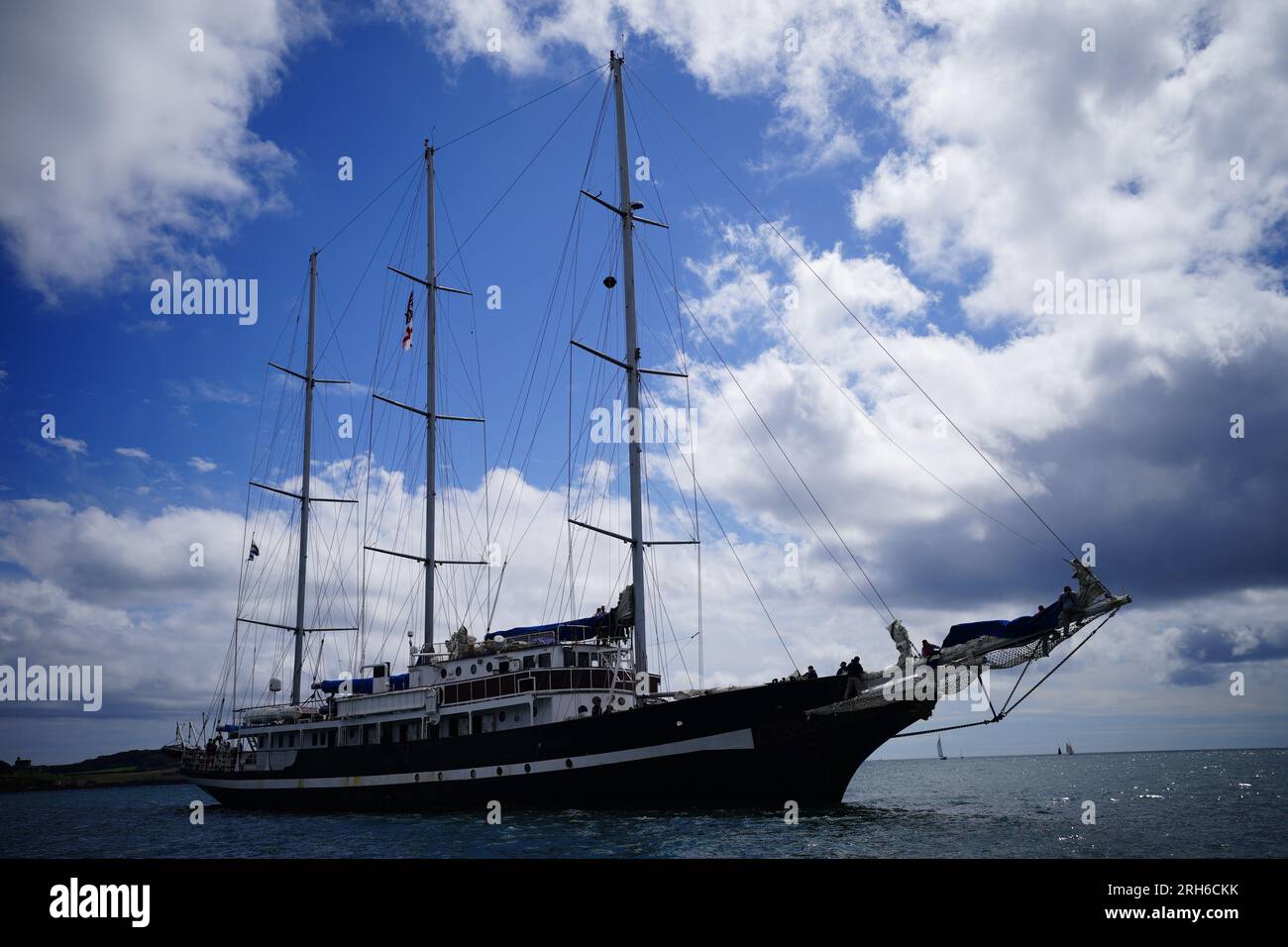 Die Klasse-A-Großsegler Capitan Miranda aus Uruguay erreicht den Hafen von Falmouth, Cornwall, vor dem Magellan-Elcano-Großsegler-Rennen. Elf Großsegler aus der ganzen Welt segeln für drei Festtage nach Falmouth, bevor die Parade of Sail beginnt. Das Rennen beginnt am Freitag in Falmouth Bay. Foto: Montag, 14. August 2023. Stockfoto