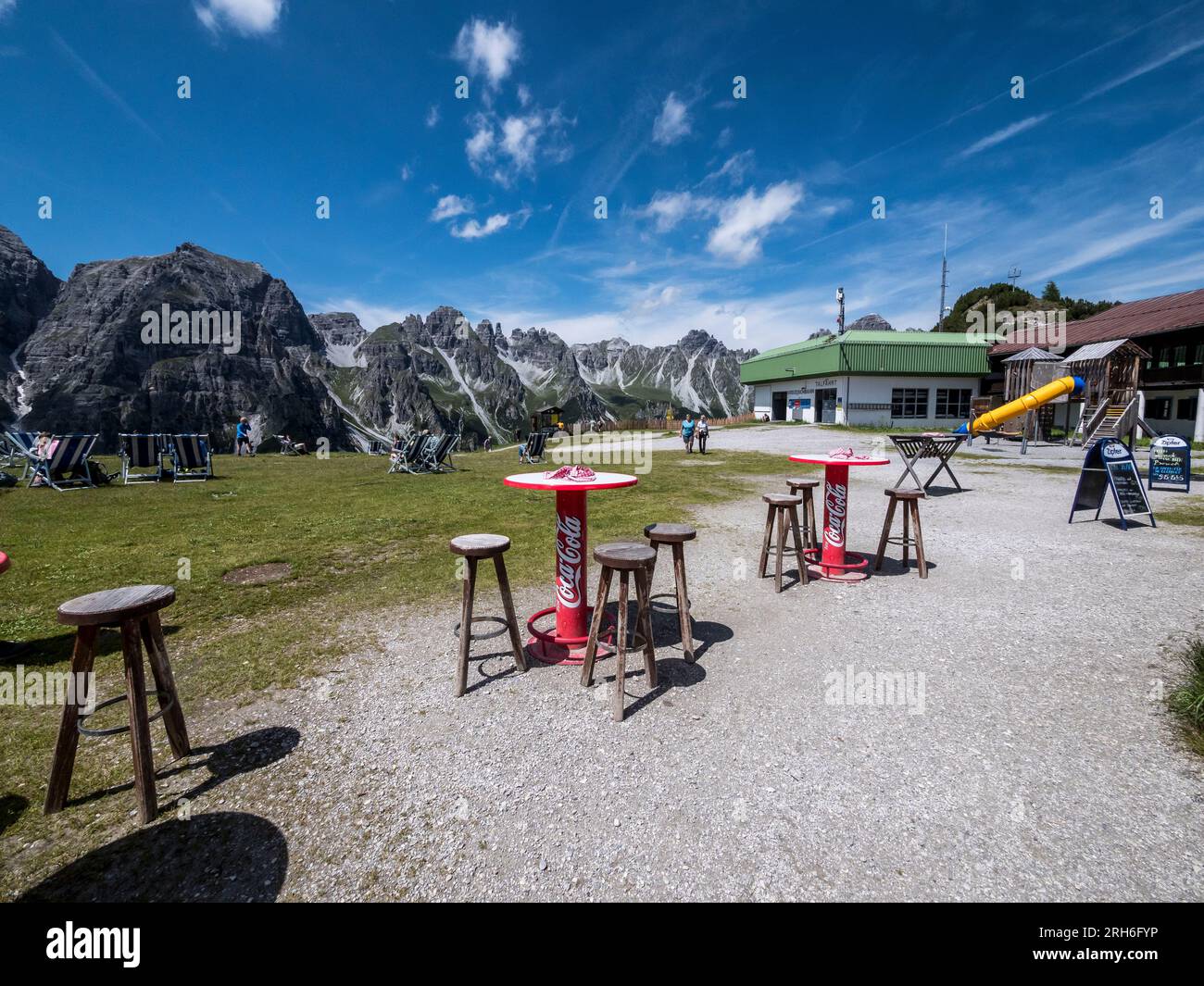 Panoramabild am Kreuzjoch mit Blick auf die Kalkkogel der Stubaier Alpen vom Kreuzjoch oberhalb des Dorfes Fulpmes Stockfoto