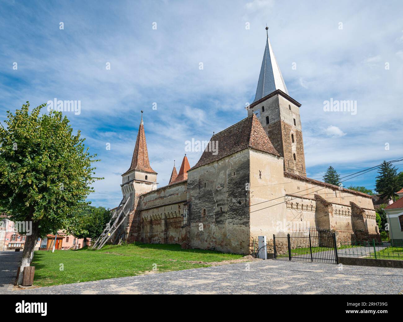 Befestigte sächsische Kirche im Dorf Moșna in Siebenbürgen, Rumänien Stockfoto