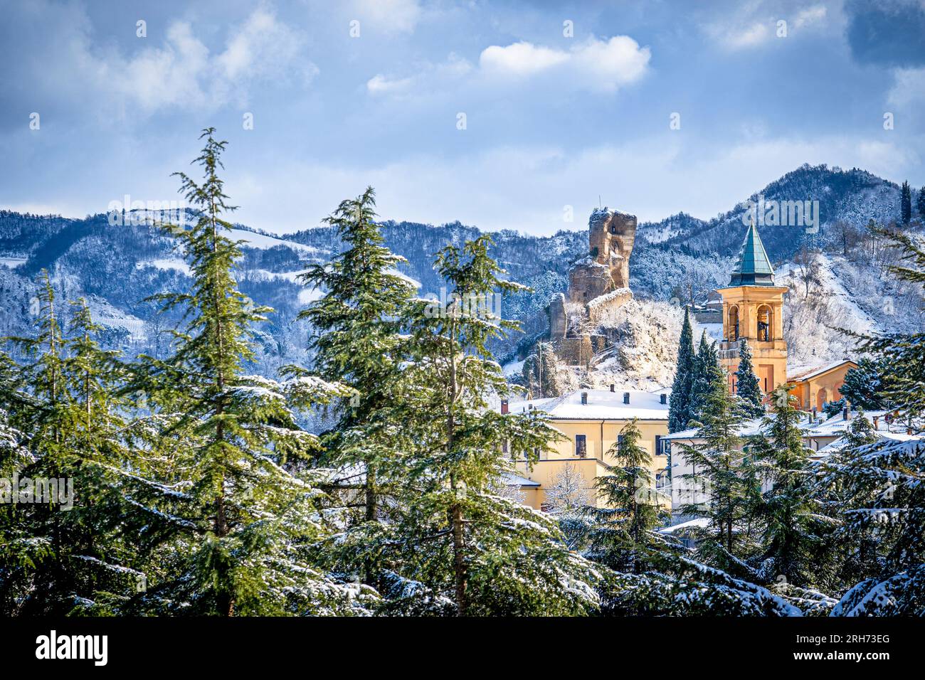 Burg von conti guidi Fotos und Bildmaterial in hoher Auflösung Alamy