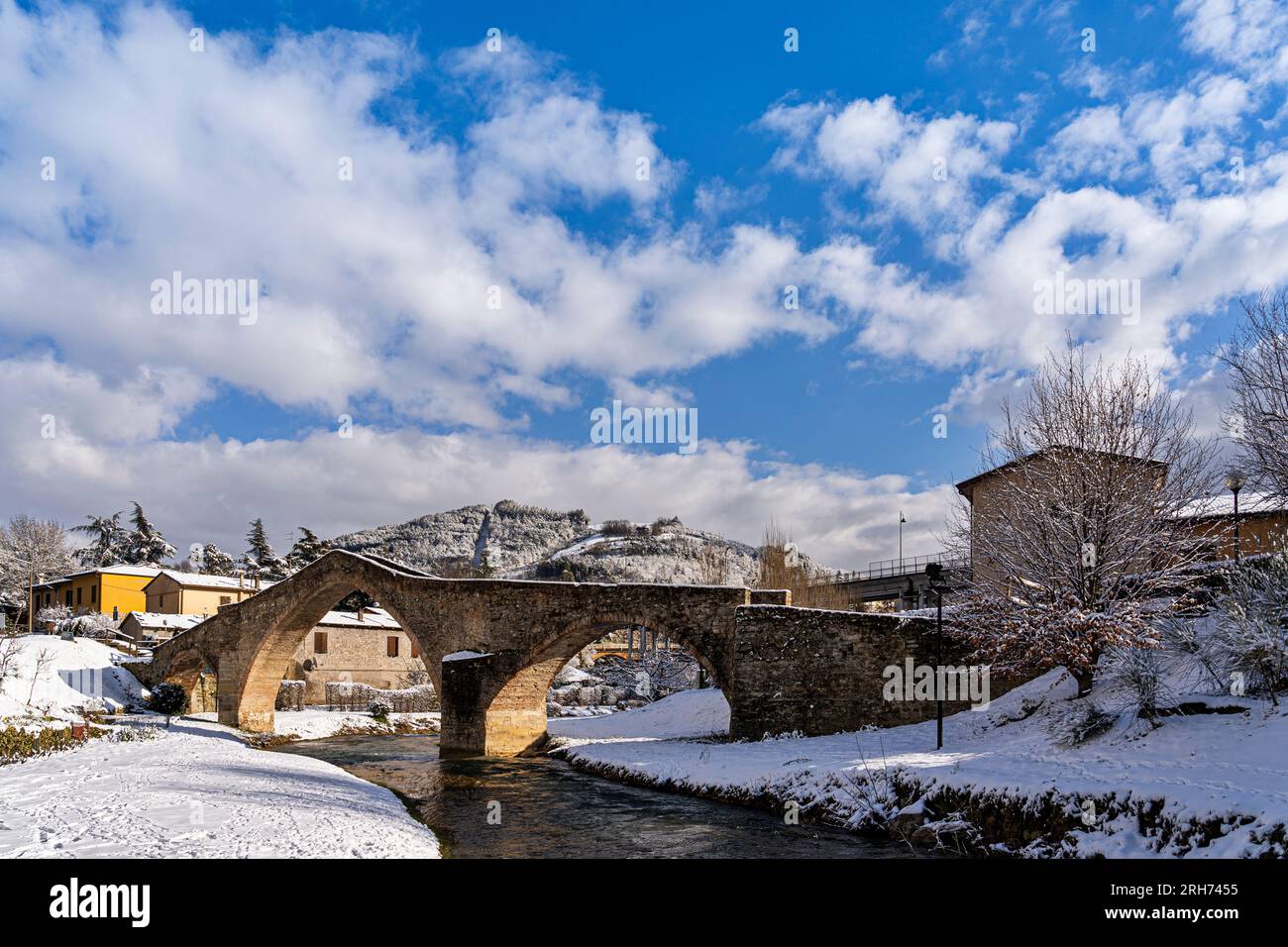 Ponte San Donato, bekannt als Lady's Bridge. Modigliana, Forlì, Emilia Romagna, Italien, Europa. Stockfoto