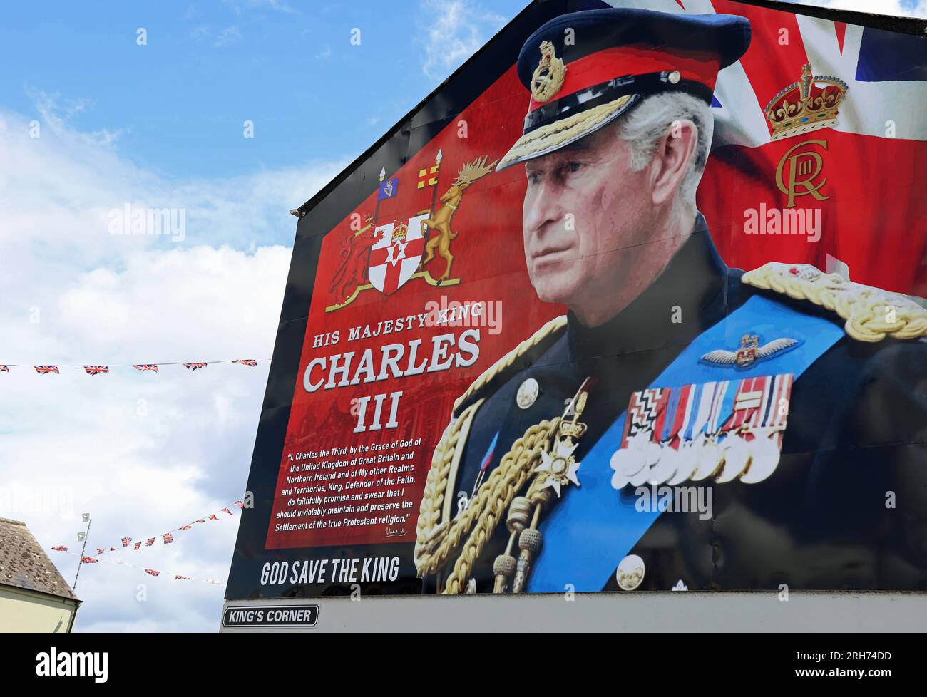 King-Charles-Krönungsgemälde auf der Shankill Road in Belfast Stockfoto