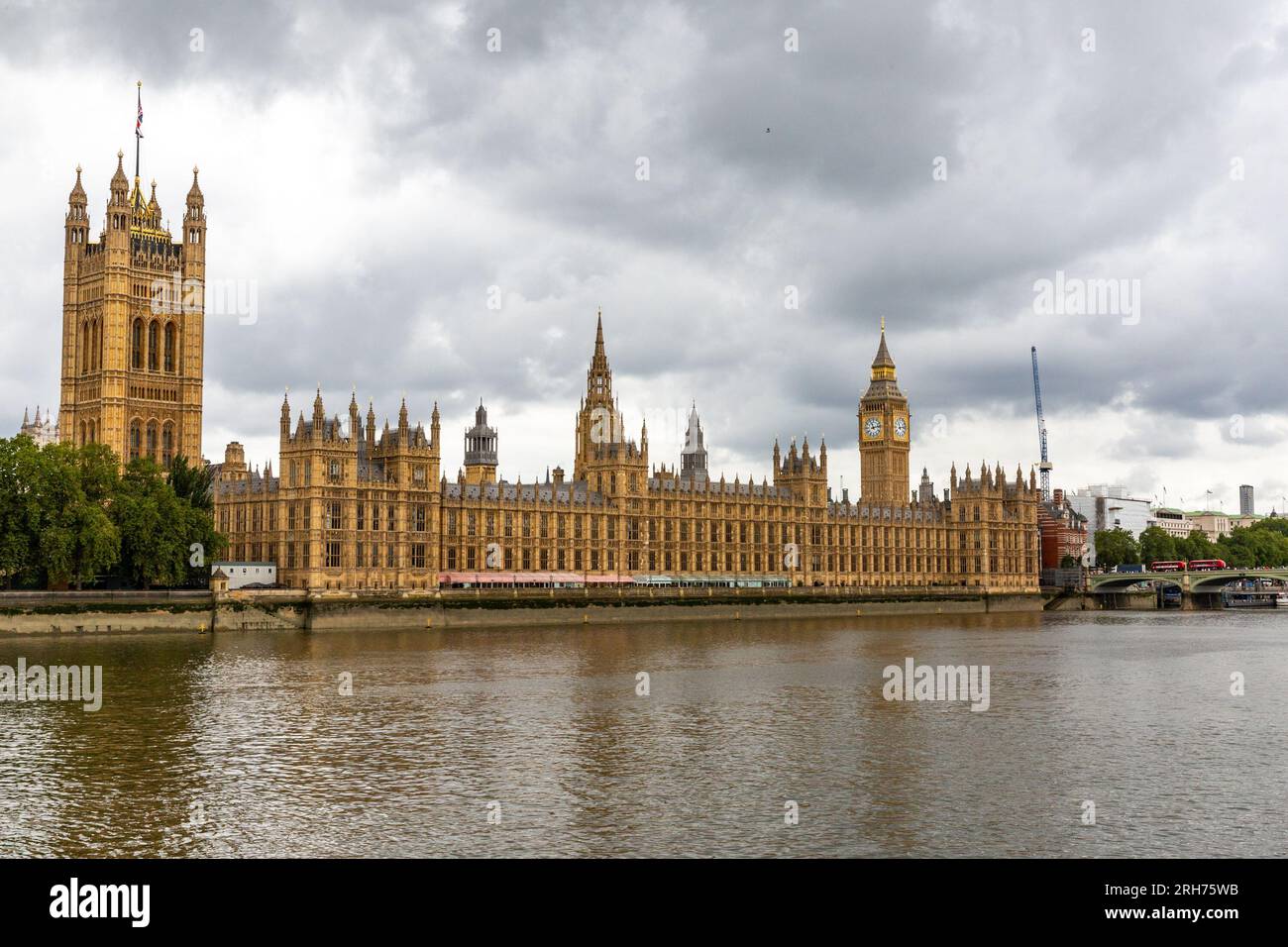 Houses of Parliament und Big Ben, Westminster, Großbritannien von der Themse Stockfoto