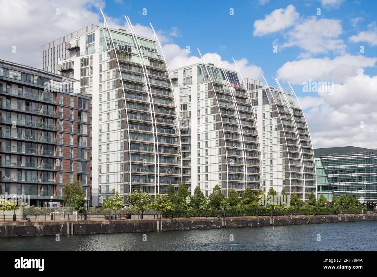 NV-Gebäude, Apartmentblöcke in Salford Quays, entworfen von Broadway Maylan. Stockfoto