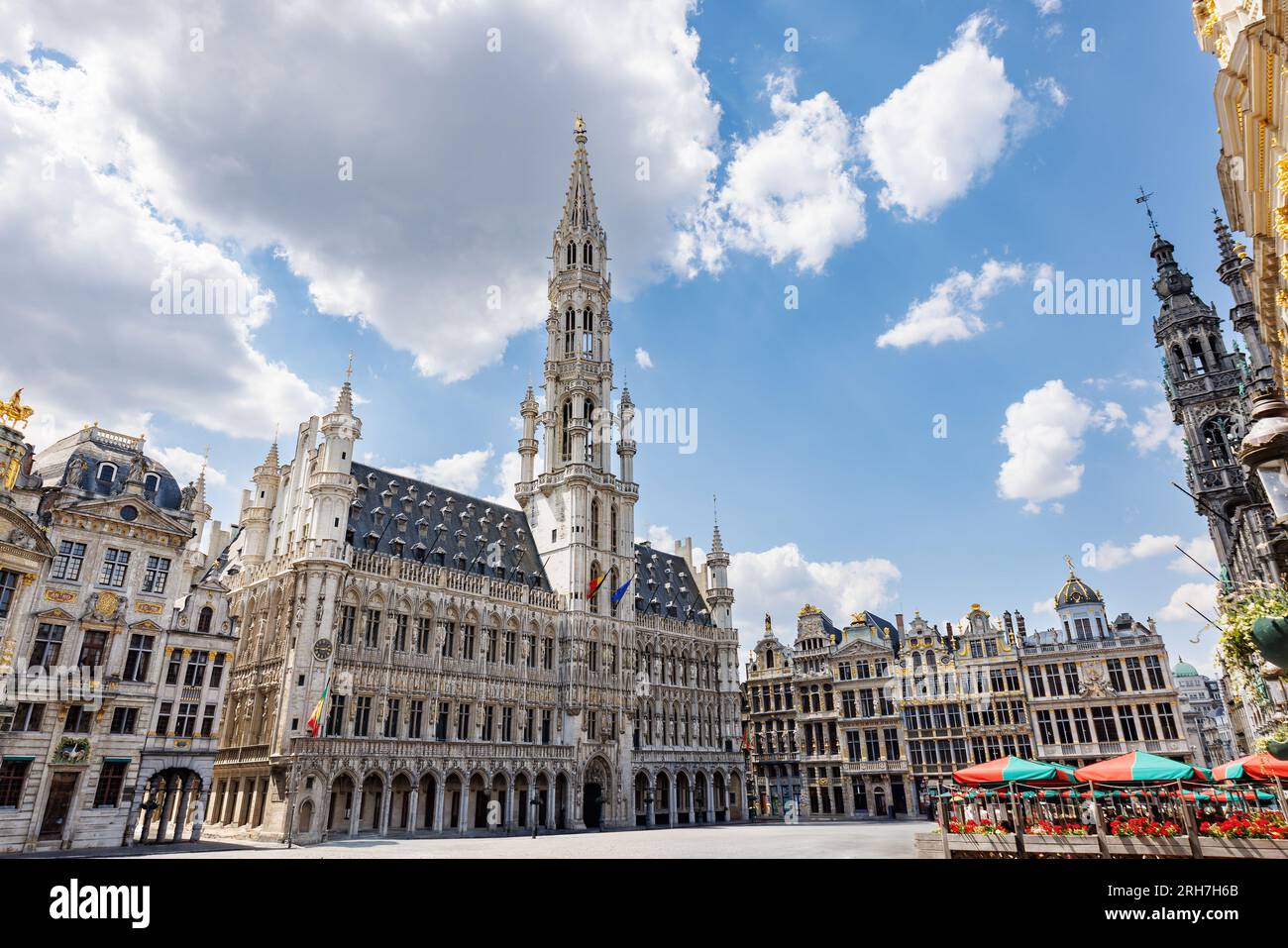 Der Grand Place, Grand Square oder Grote Markt, Big Market, der zentrale Platz von Brüssel, Belgien, ist von opulenten barocken Guildhallen des umgeben Stockfoto