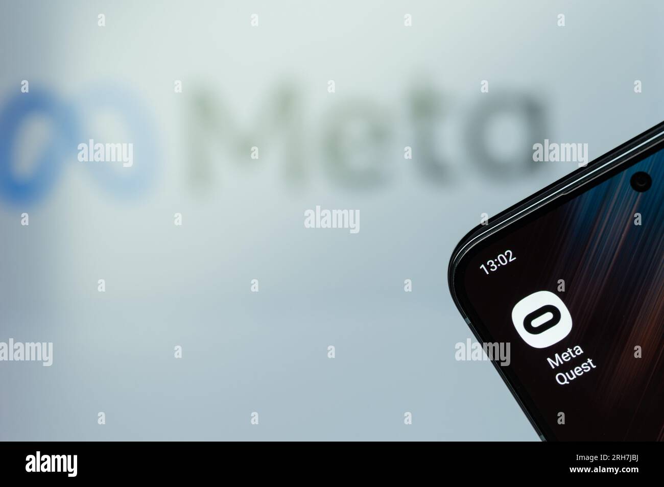 New York, USA - 6. August 2023: Meta Quest App-Symbol auf Smartphone-Bildschirm Nahaufnahme mit unscharfem Logo-Hintergrund Stockfoto