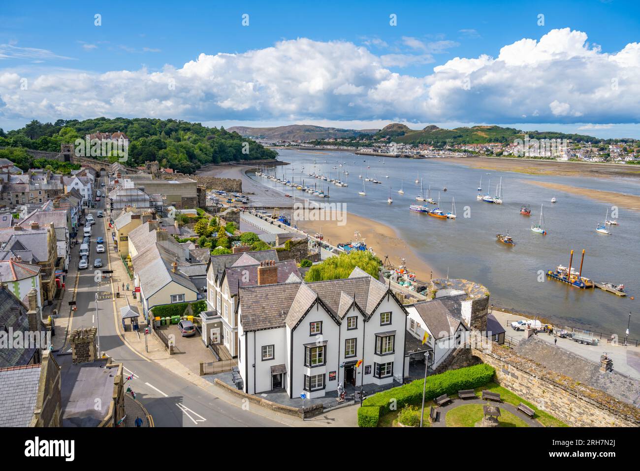 Mit Blick über die Stadt Conwy in Richtung Llandudno von Conwy Castle Stockfoto