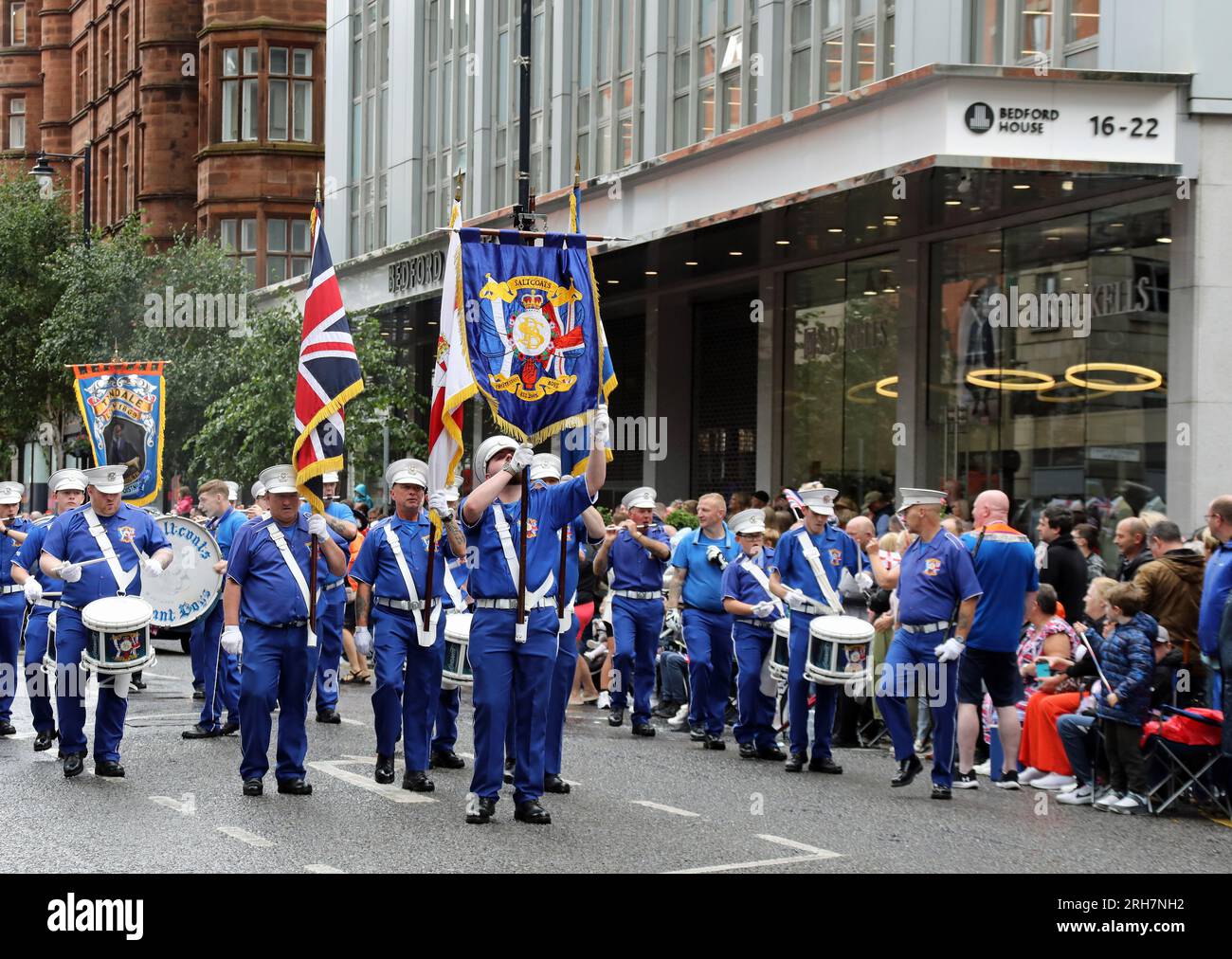 Saltcoats Protestant Boys marschieren am 12. Juli durch Belfast Stockfoto