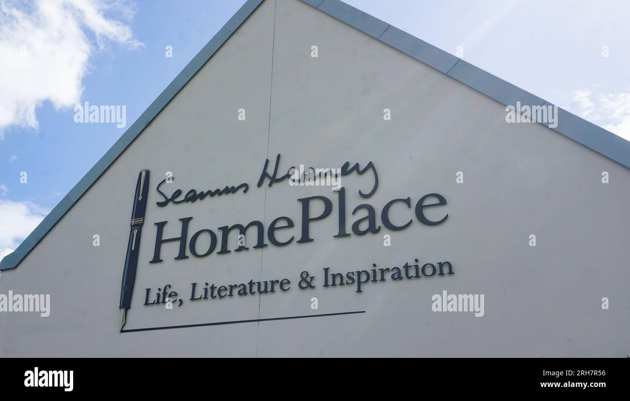 Seamus Heaney HomePlace, Bellaghy, Magherafelt, Nordirland. Gewidmet zum Gedenken an Seamus Heaney, den irischen Nobelpreisträger. Stockfoto