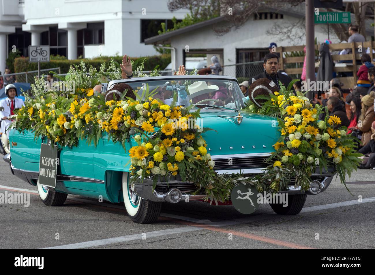 Teilnehmer der Rose Bowl Hall of Fame bei der Rose Parade. Stockfoto