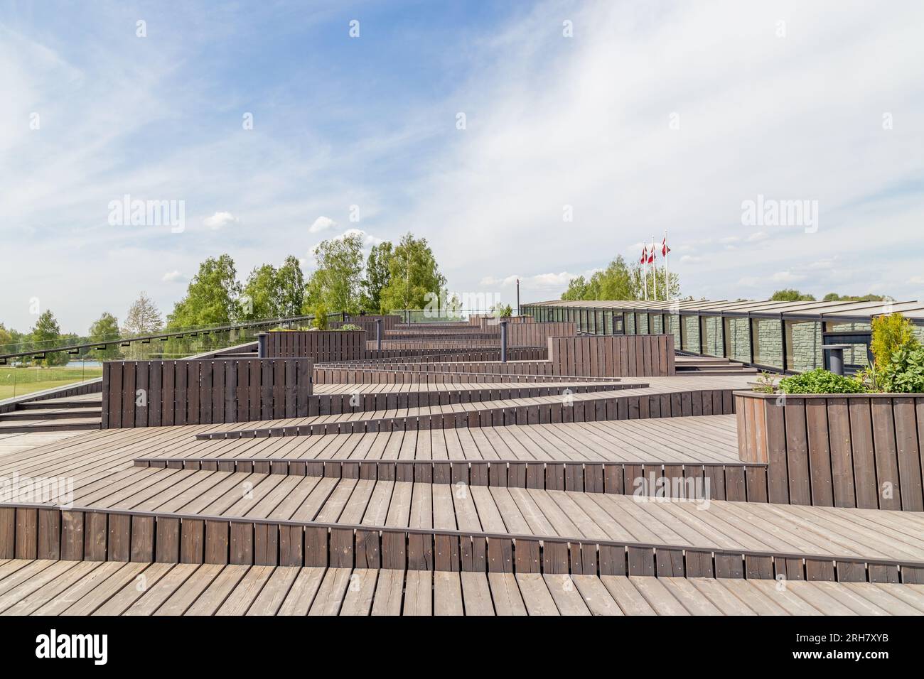 Koknese, Lettland. Mai 2023. „Saieta Names“ im Gedenkpark „Liktendarzs“ (der Garten des Schicksals). Stockfoto