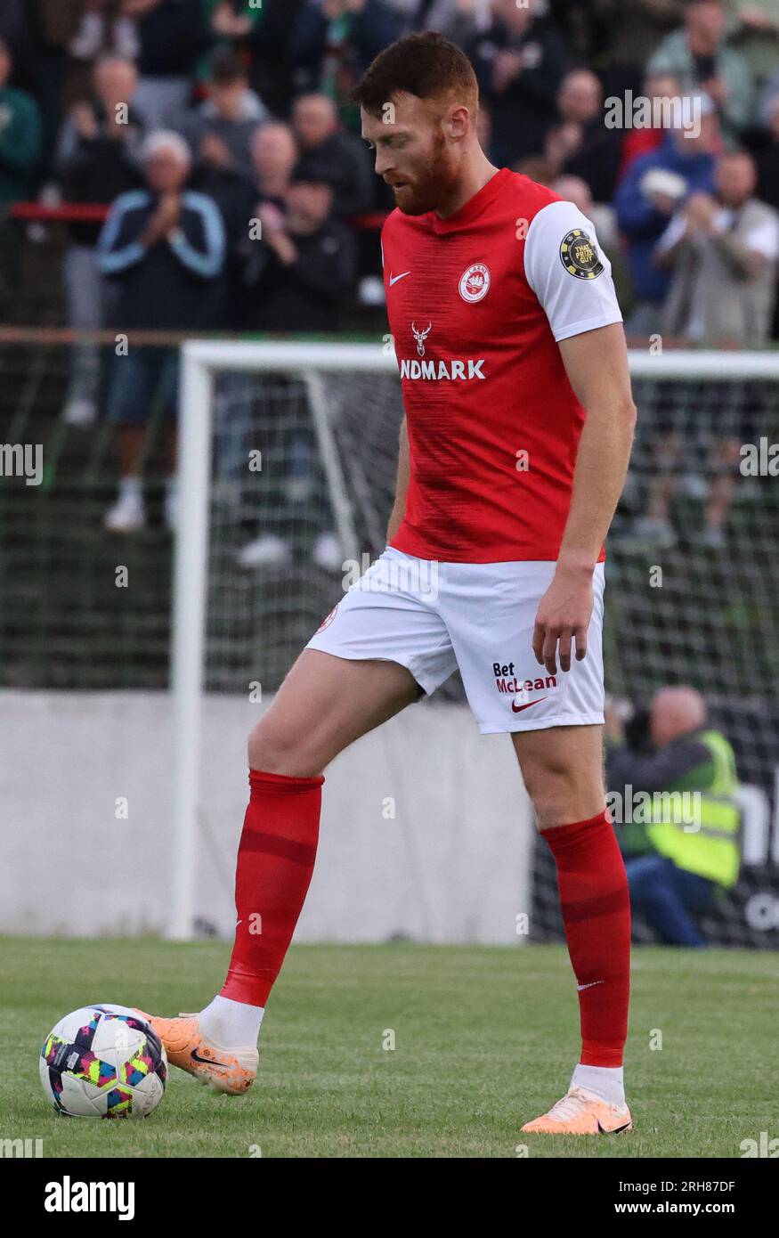 BetMcLean Oval, Belfast, Nordirland, Großbritannien. 11 Aug 2023. Sports Direct Premiership – Glentoran 1 Larne2, Larne Fußballer, Fußballspieler Cian Bolger. Stockfoto