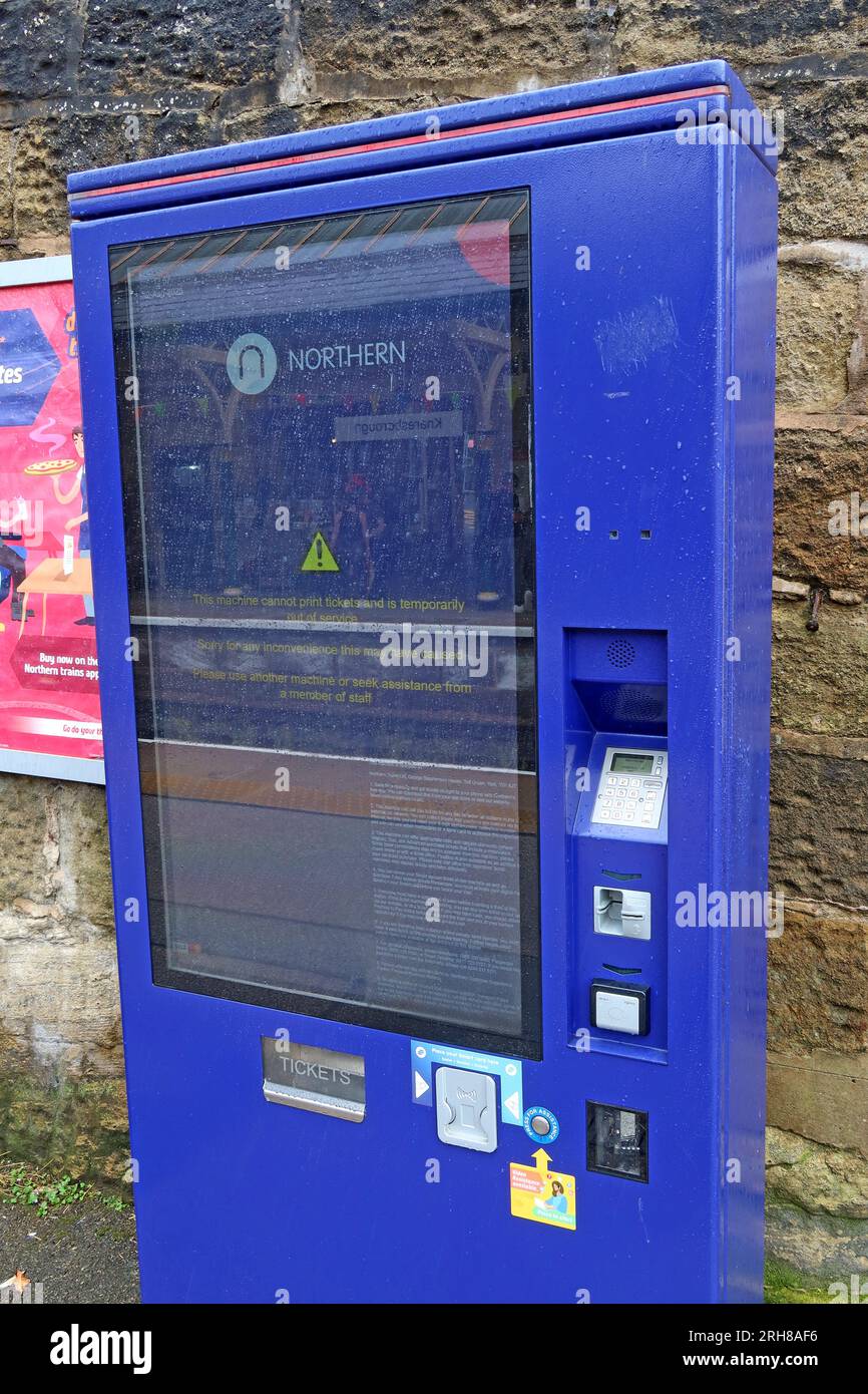 Der Fahrkartenautomat der Northern Rail ist außer Betrieb, auf dem Bahnsteig Knaresborough, North Yorkshire, England, UK, HG5 9AA Stockfoto