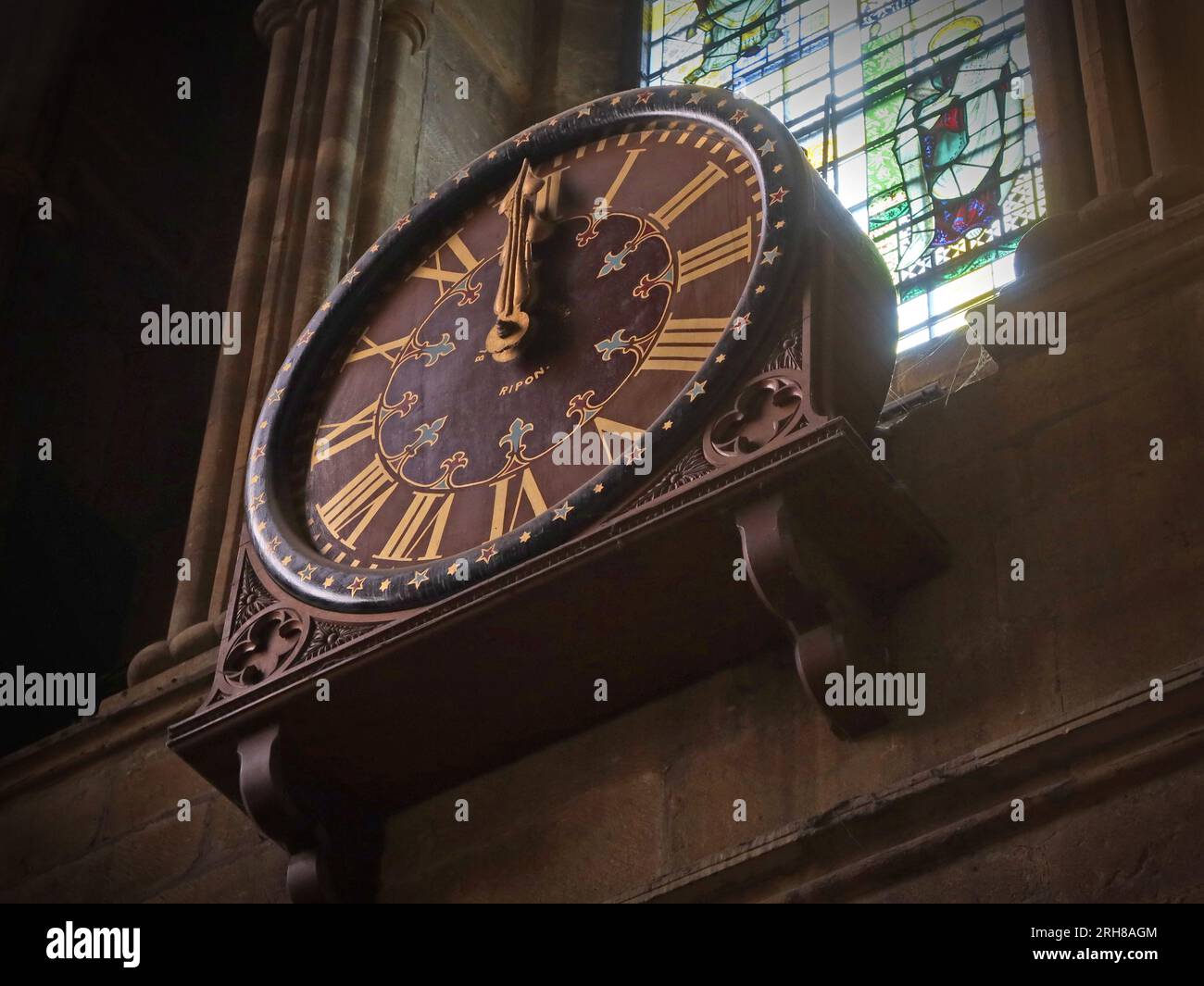 Uhr in der Kirche St. Peter und St. Wilfrid, Kathedrale, Liberty Court House, Minster Rd, Ripon, North Yorkshire, England, Großbritannien, HG4 1 Stockfoto