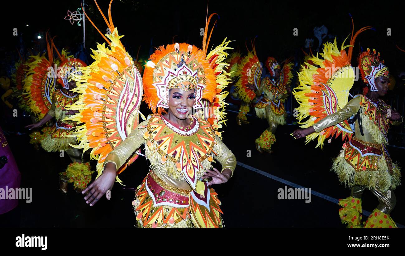 Menschen afrikanischer Herkunft in den Bahamas und der Karibik feiern die Junkanoo Street Karneval Parade in Nassau den Bahamas Stockfoto
