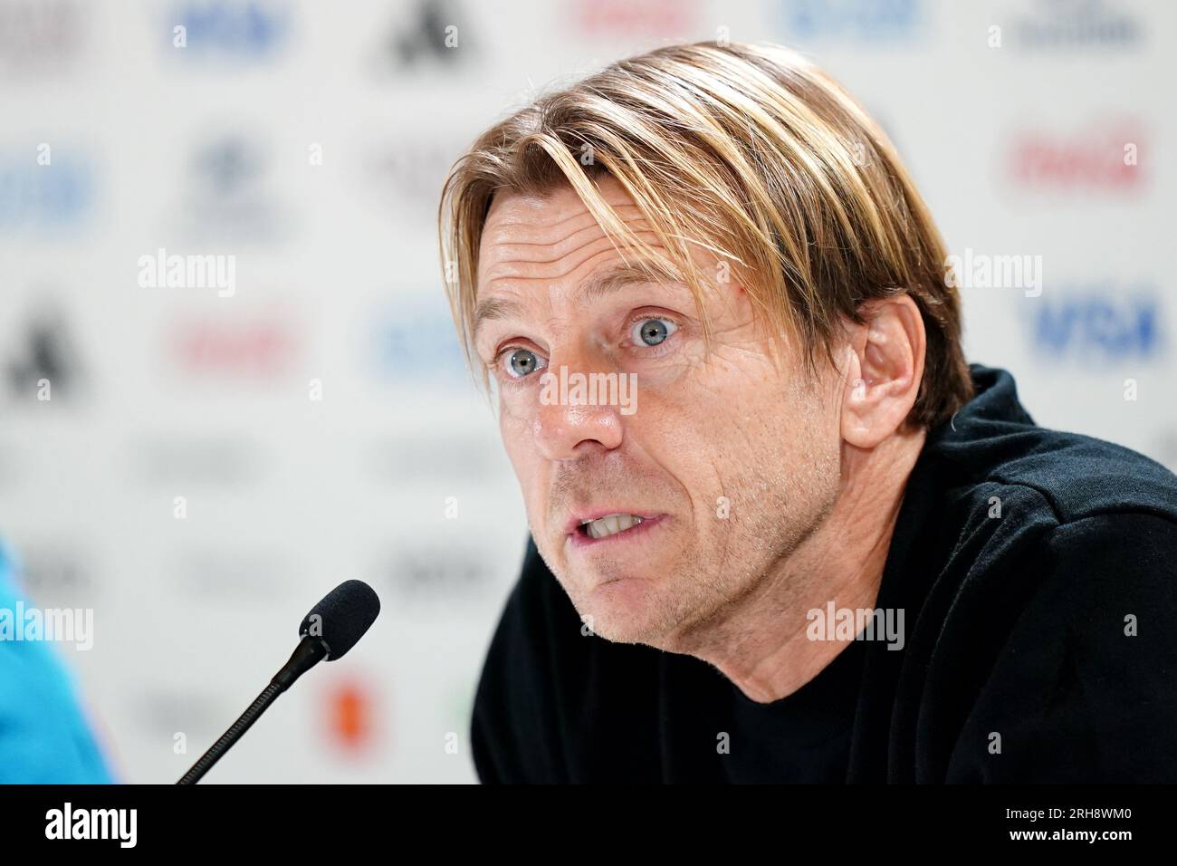 Der australische Cheftrainer Tony Gustavsson spricht während einer Pressekonferenz im Stadium Australia, Sydney. Foto: Dienstag, 15. August 2023. Stockfoto