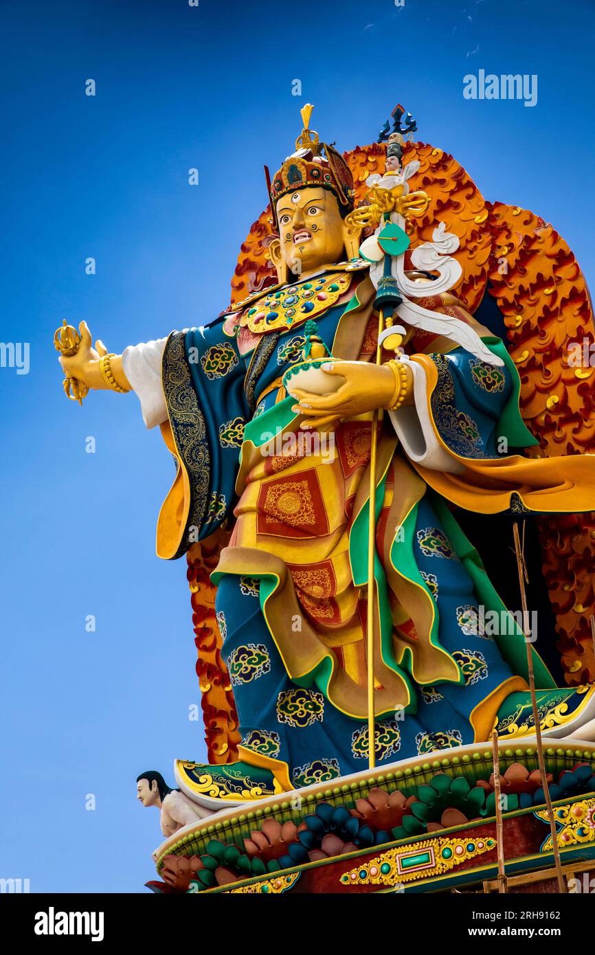Indien, Jammu & Kaschmir, Ladakh, Bodhkharbu, riesige Guru Padmasambhava Statue wird renoviert Stockfoto