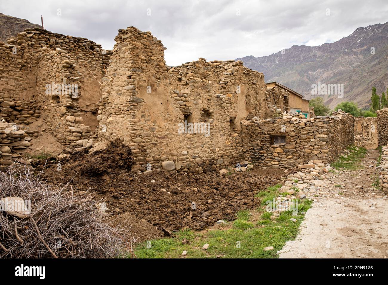 Indien, Ladakh, Suru Valley, Panikhar, verfallene alte Dorfhäuser Stockfoto
