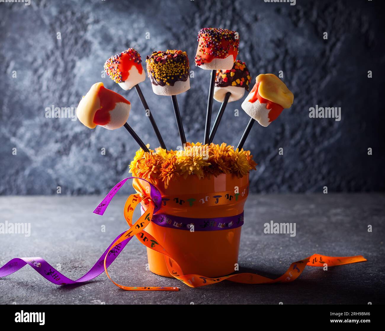Marshmallow Pops für Halloween Stockfoto