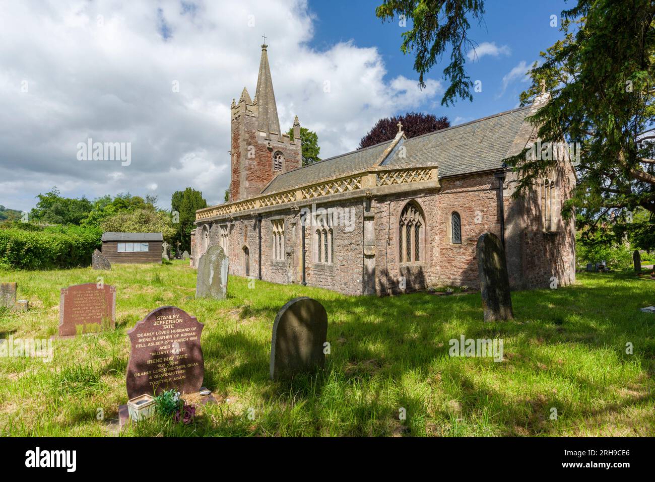 Die Kirche St. Bartholomew im Dorf Ubley im Chew Valley, Bath und Nordosten Somerset, England. Stockfoto