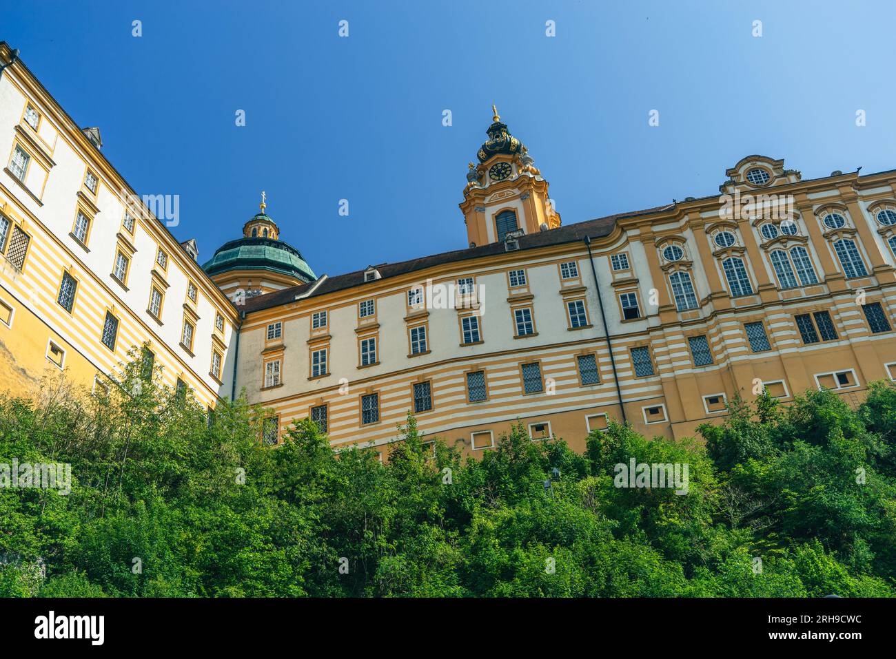 Detaillierte und großwinkelige Bilder des melker Klosters in melk, einem beeindruckenden barocken Dom und religiösen Komplex Stockfoto