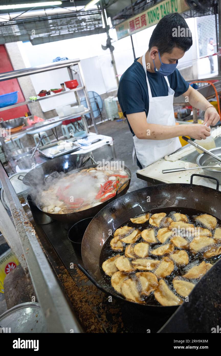 Kochen im chinesischen Nassmarkt, Kuala Lumpur, Malaysia Stockfoto