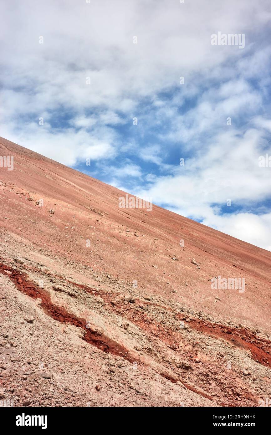 Der Hang des Vulkans Cotopaxi, Naturhintergrund, Cotopaxi Nationalpark, Ecuador. Stockfoto