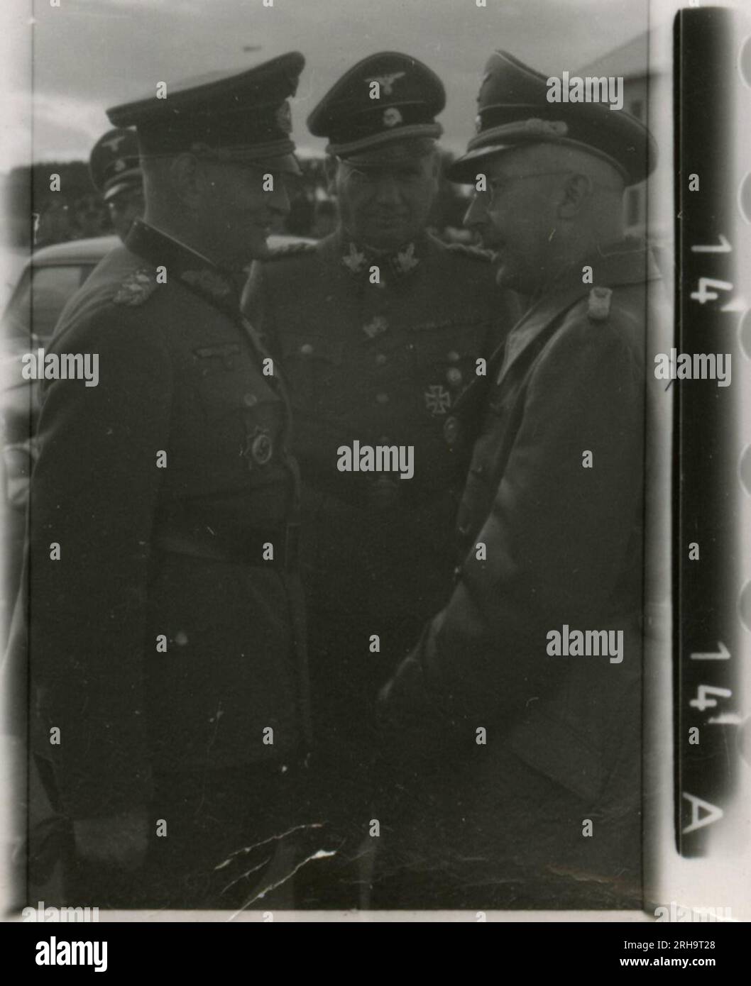 SSFotograf, Hoffmann, Rudi (194344) Soldaten, die sich medizinischen