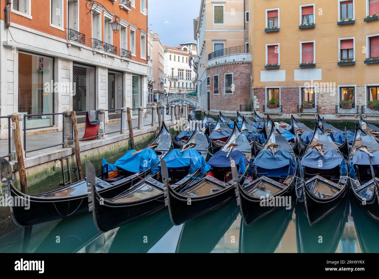 Verwunderlich Blaue Parkplatze Italien Bilder