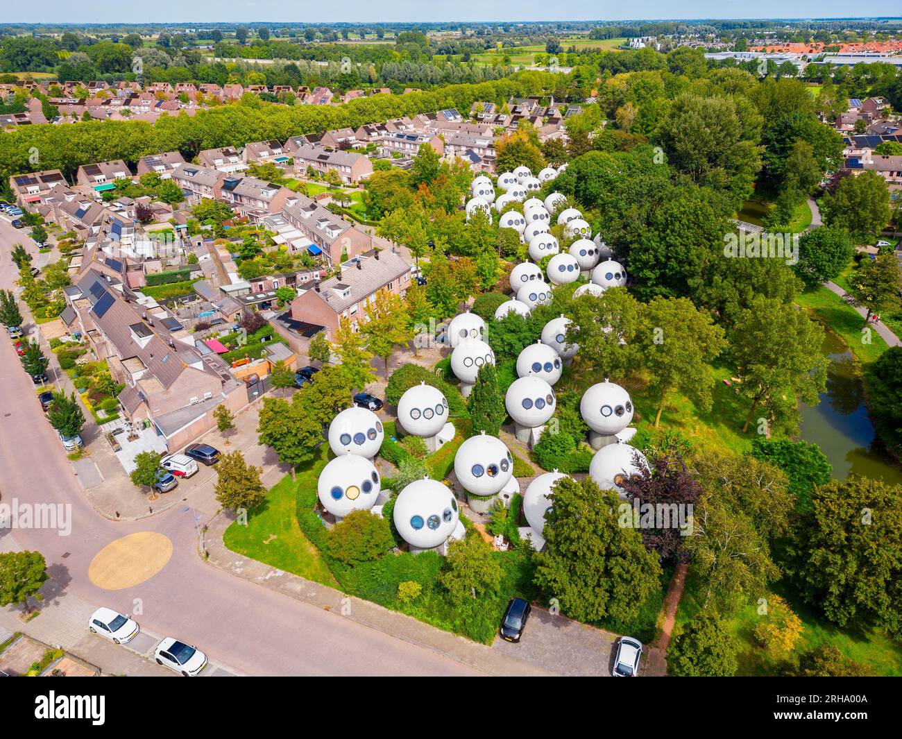 Luftaufnahme der Glühlampengehäuse in Den Bosch Niederlande. Sie wurden 1984 von dem Künstler und Bildhauer Dries Kreijkamp erbaut. Stockfoto