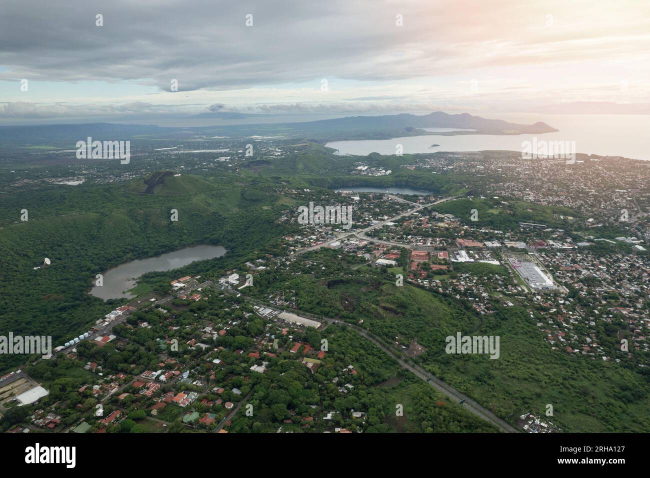 Luftaufnahme der Bergregion mit üppigem Grün bedeckt die Landschaft in Nicaragua Managua mittelamerika. Foto ist perfekt für Reisen und Stockfoto