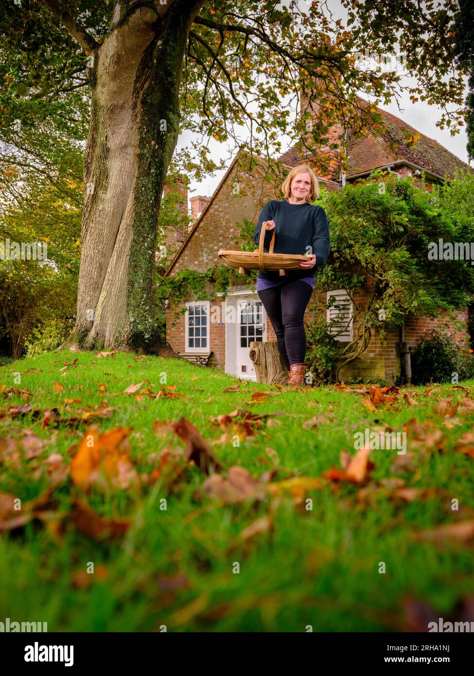 AMI Bouhassane Enkeltochter von Lee Miller und Co-Director von Farleys House & Gallery Ltd Fotografiert in Farley Farm, Muddles Green bei Chiddingly, East Sussex, Großbritannien. NUR REDAKTIONELLE VERWENDUNG. Stockfoto