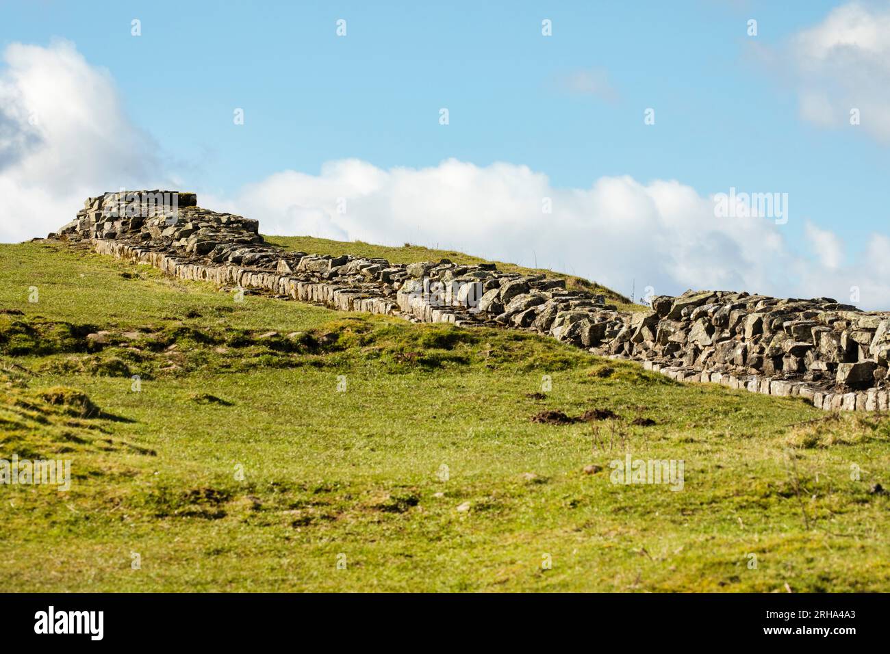 Hadrianswall folgt der Linie des Whin-Sills und der Hügel, Northumberland Stockfoto