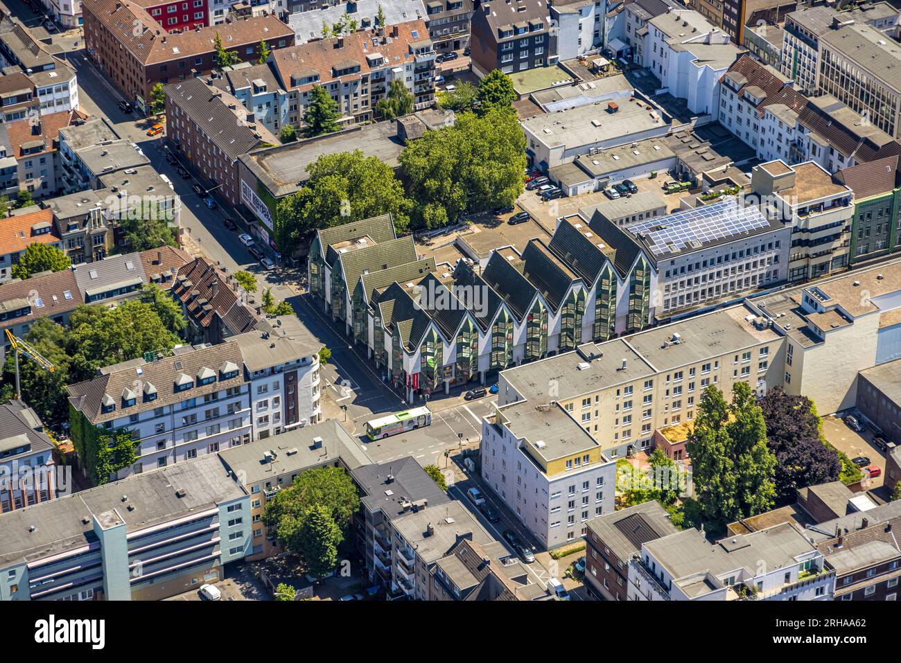 Luftaufnahme, Reihenhäuser mit spitzem Dach, Havensteinstraße, Stadtzentrum, Oberhausen, Ruhrgebiet, Nordrhein-Westfalen, Deutschland, DE, Europa, Commerci Stockfoto