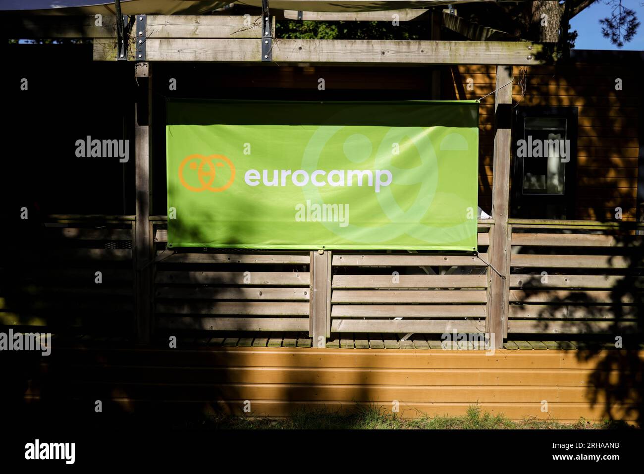 Bild ©lizenziert für Parsons Media. 07/08/2023. La Garangeoire, Frankreich. Eurocamp La Garangeoire – Frankreich. Castel Camping La Garangeoire. Castel 5-Sterne Campingplatz La Garangeoire befindet sich in einer geschützten Umgebung eines 200 Hektar großen Parks mit Bäumen. Seine geografische Lage ist der perfekte Ausgangspunkt, um das unbekannte Erbe der Vendee Picture von Andrew Parsons/Parsons Media zu erkunden Stockfoto