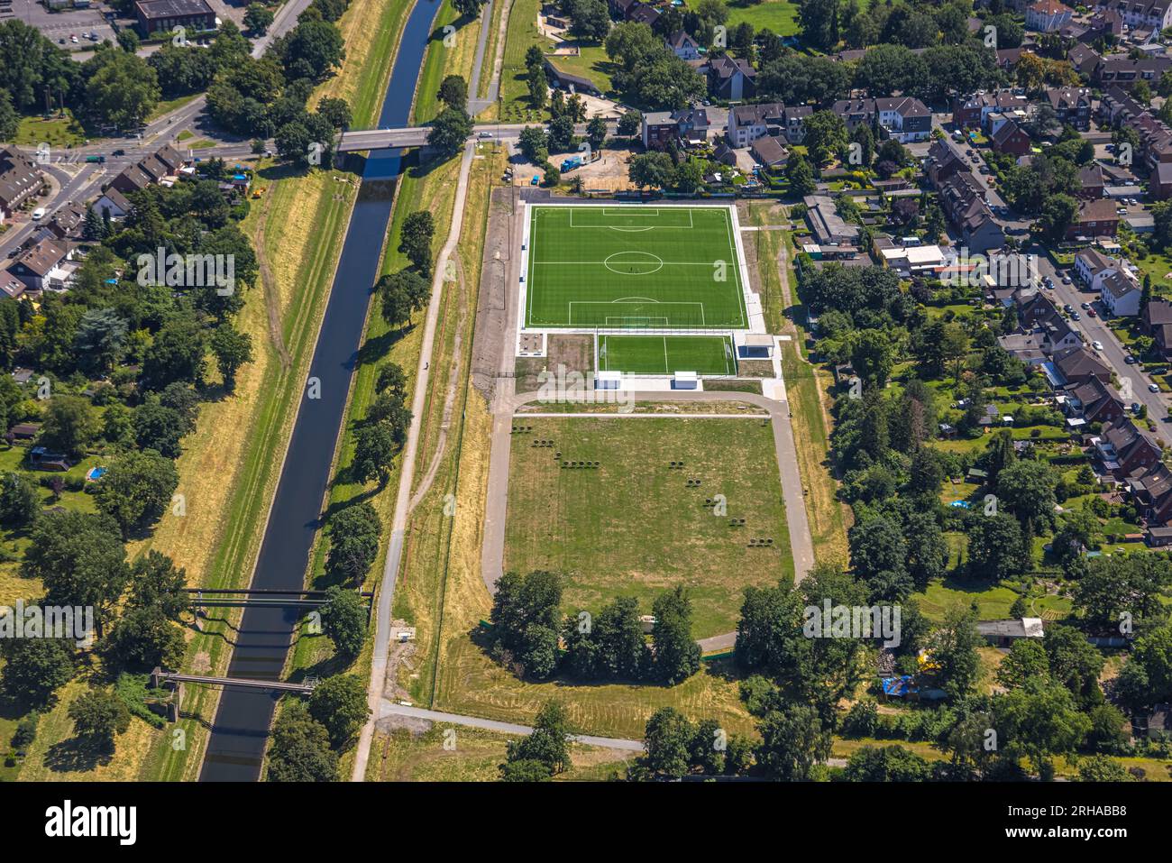 Luftaufnahme, Sportplatz von tun Grün-Weiss Holten, Holten, Oberhausen, Ruhrgebiet, Nordrhein-Westfalen, Deutschland, DE, Europa, Fußballfeld, Luftreifen Stockfoto