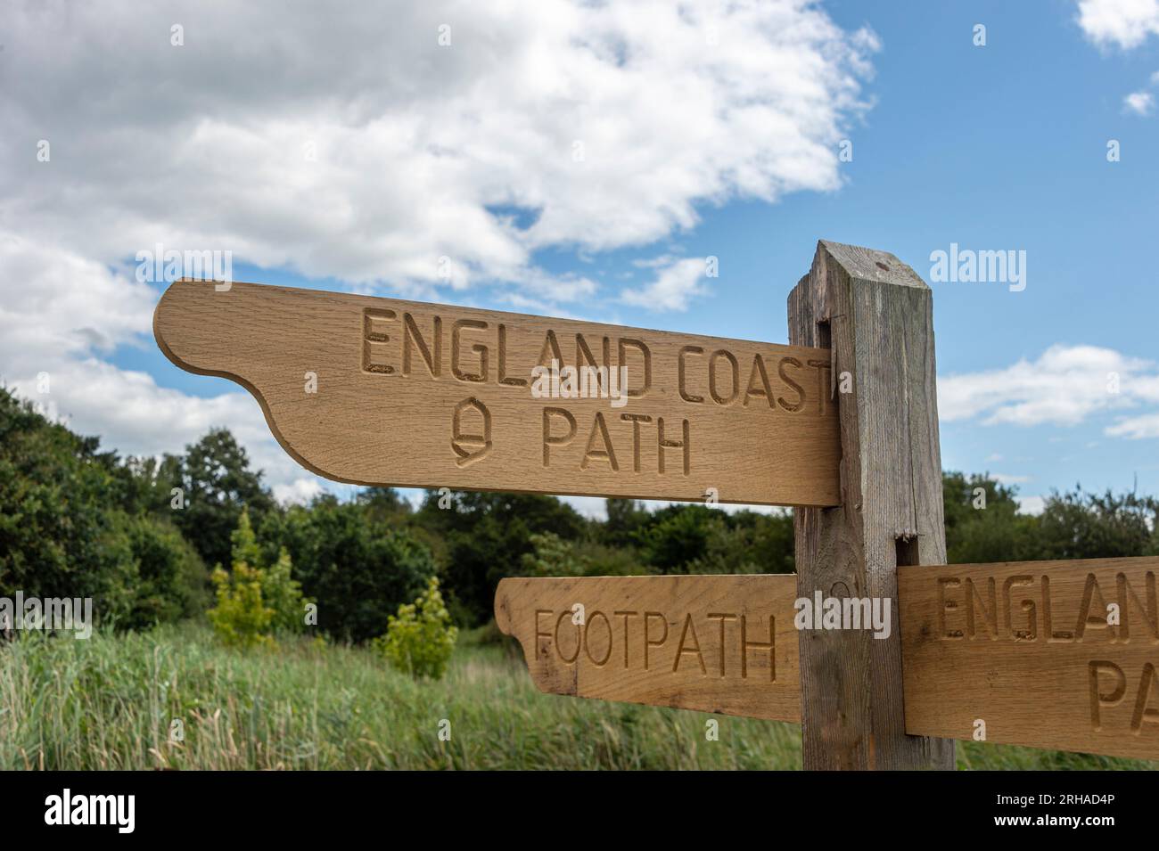 Wegweiser an der Küste Englands in Hampshire, Großbritannien. Stockfoto